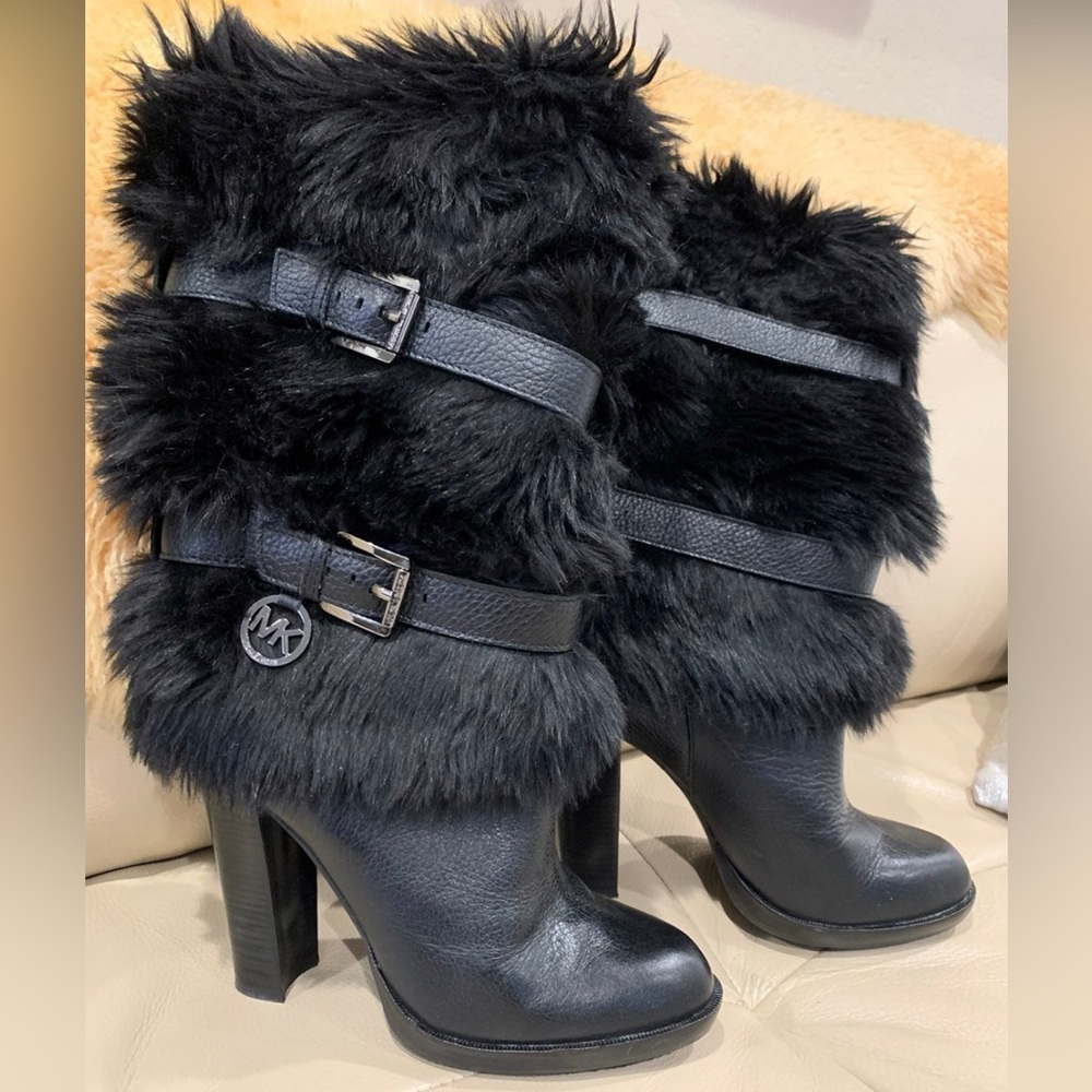 Michael Kors Black ‘Carlie’ Faux Fur, Leather boots 
Excellent condition